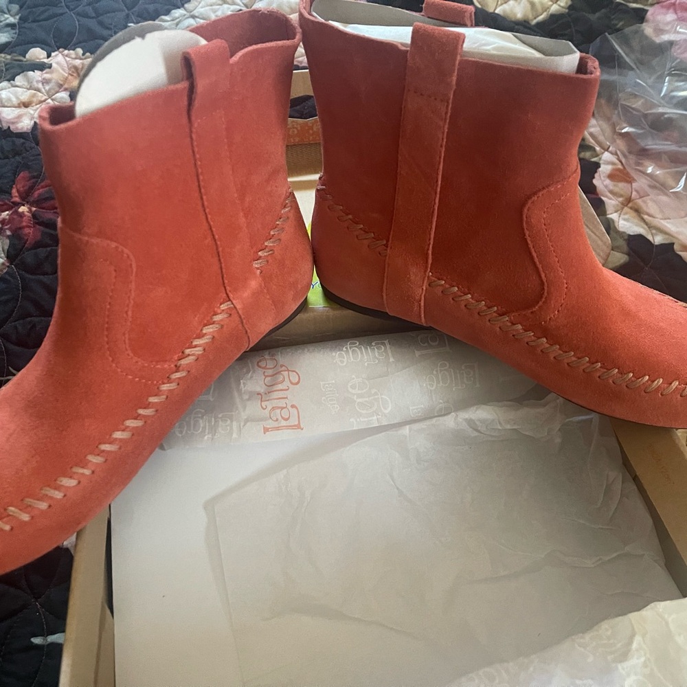 Moccasin Latigo Suede Booties